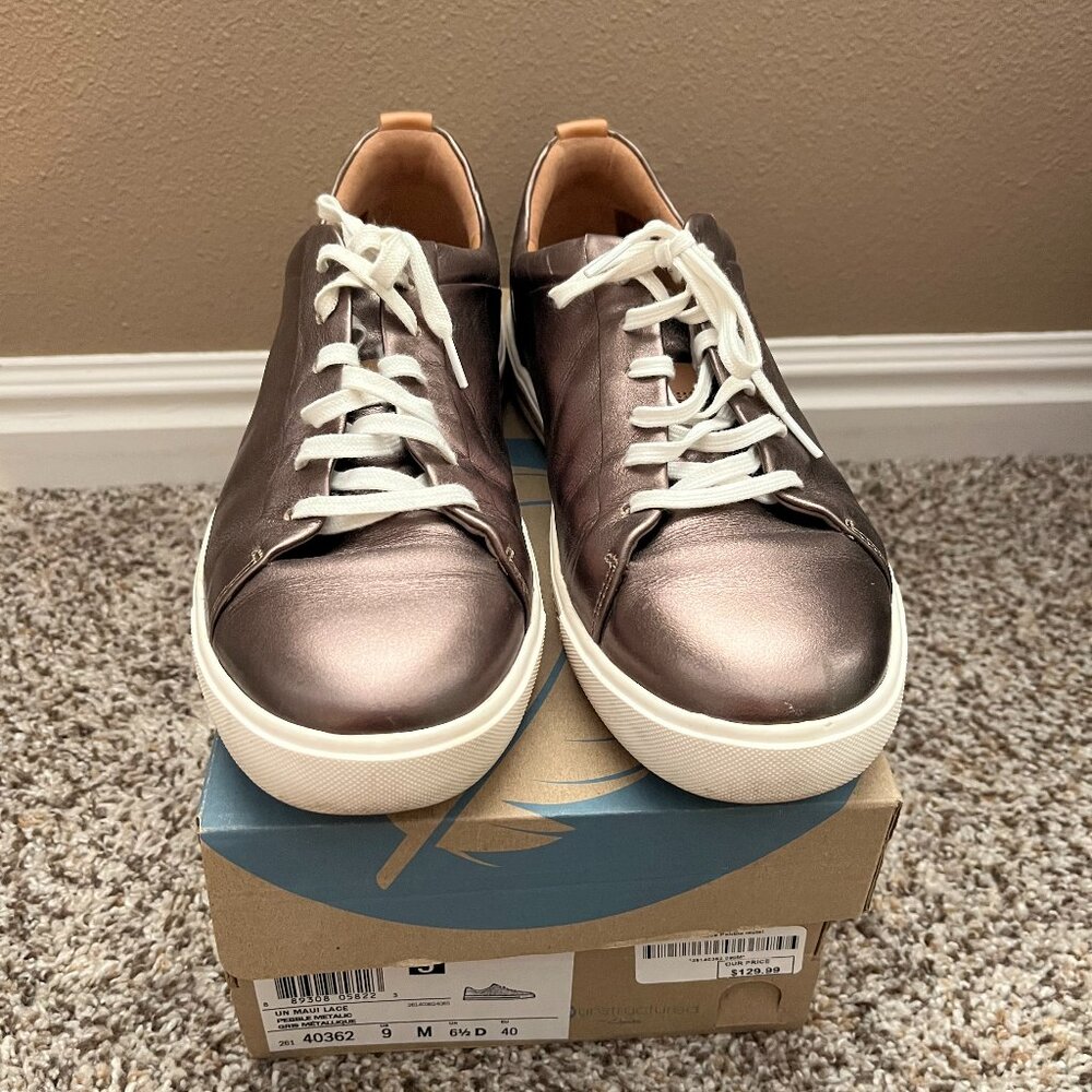 Clarks Pebble Metallic Sneaker